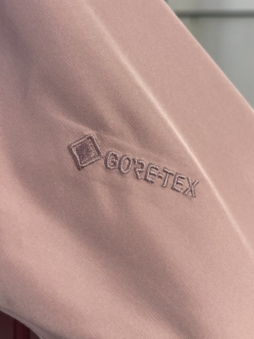 Arc'teryx Pink GORE-TEX Waterproof & Windproof Hardshell Jacket – Size S - Picture 3 of 6
